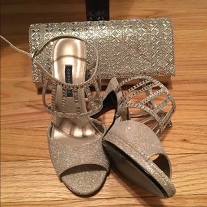 Like New ! Elegant Set. Shoes N Clutch Purse